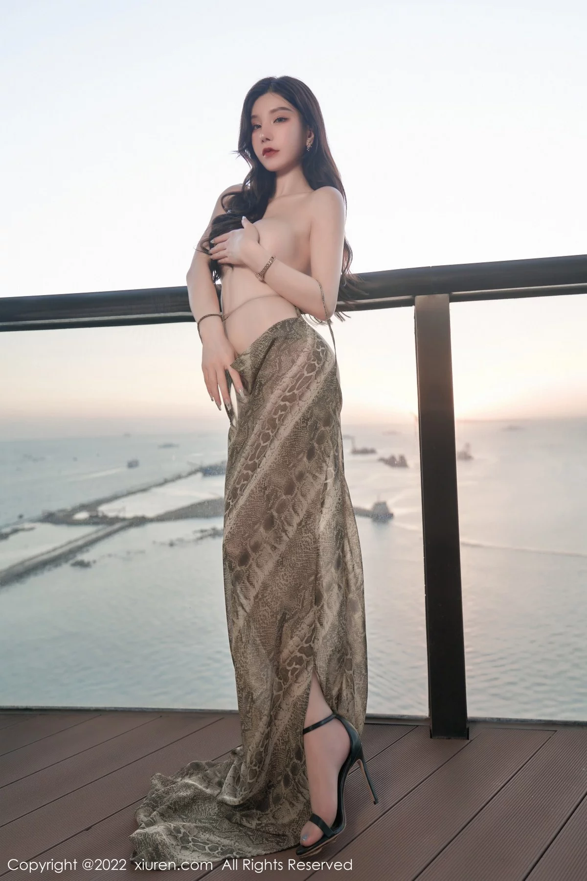 [[XiuRen秀人网]秀人网]No.4676_女神周于希Sally三亚旅拍吊带裙配肉丝裤袜秀惹火身材诱惑写真64P