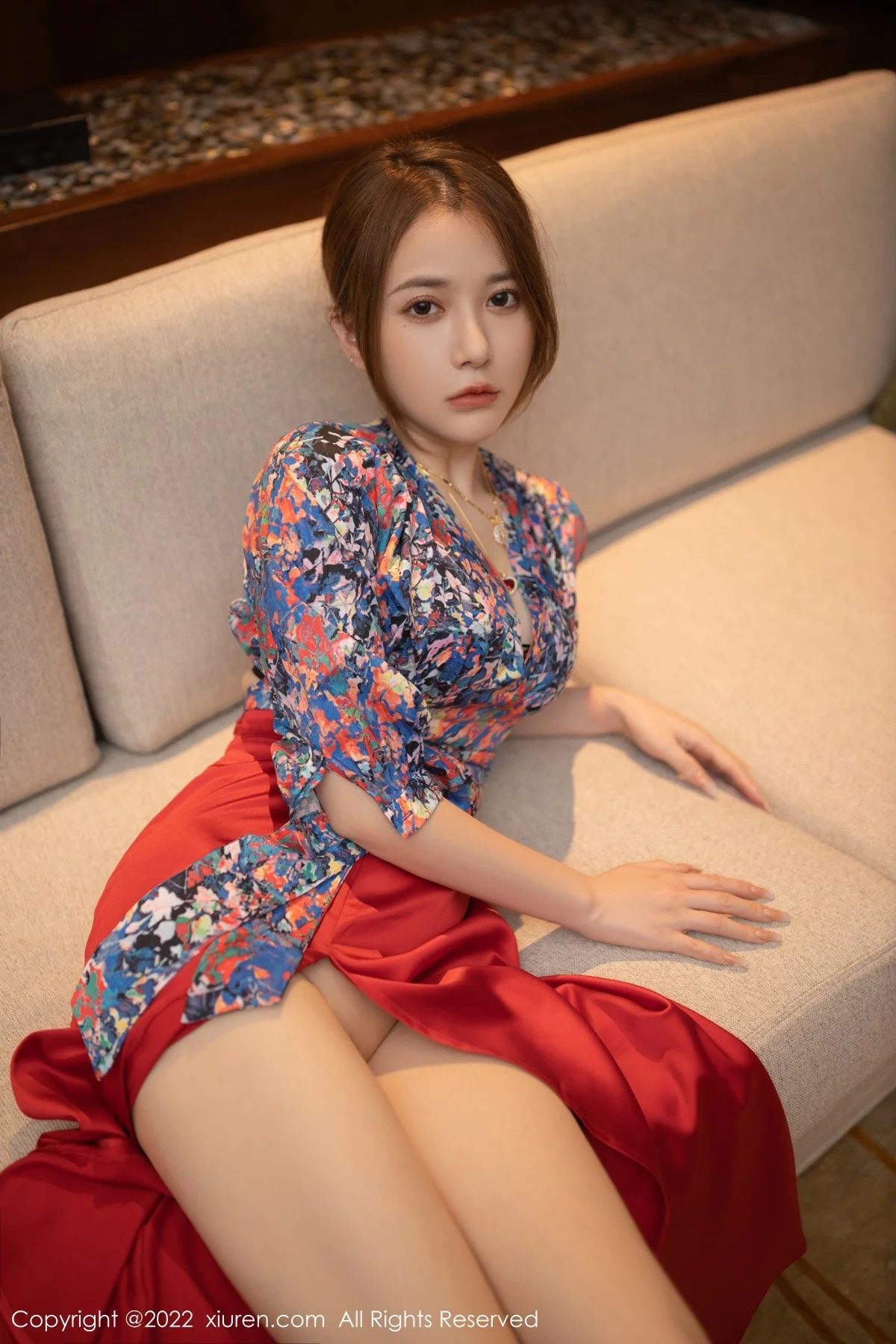 [[XiuRen秀人网]秀人网]No.4674_模特鱼子酱Fish三亚旅拍花纹上衣配红裙子露蕾丝内衣诱惑写真74P
