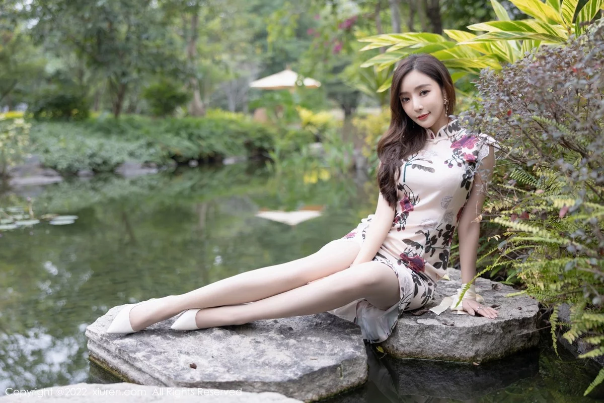 [[XiuRen秀人网]秀人网]No.4688_女神王馨瑶yanni脱花纹旗袍露性感紫色内衣超薄肉丝诱惑写真72P