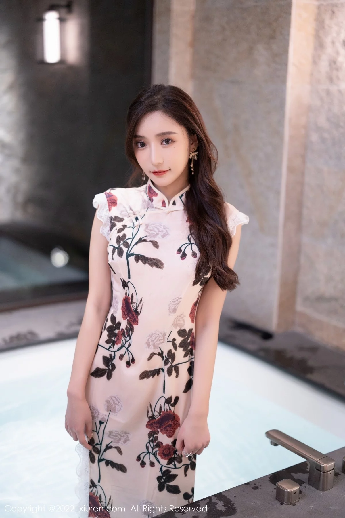 [[XiuRen秀人网]秀人网]No.4688_女神王馨瑶yanni脱花纹旗袍露性感紫色内衣超薄肉丝诱惑写真72P