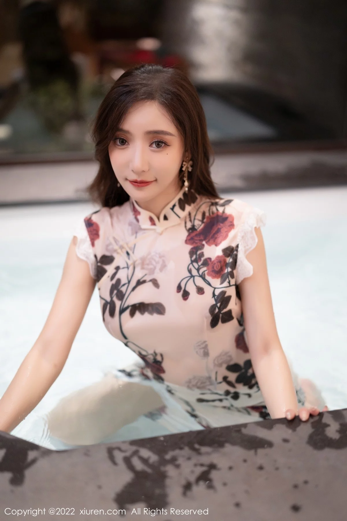[[XiuRen秀人网]秀人网]No.4688_女神王馨瑶yanni脱花纹旗袍露性感紫色内衣超薄肉丝诱惑写真72P