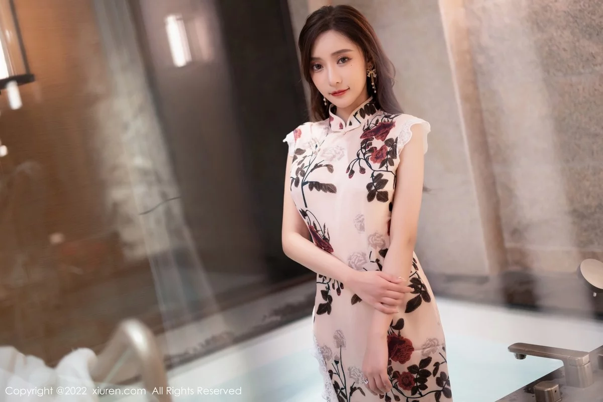 [[XiuRen秀人网]秀人网]No.4688_女神王馨瑶yanni脱花纹旗袍露性感紫色内衣超薄肉丝诱惑写真72P