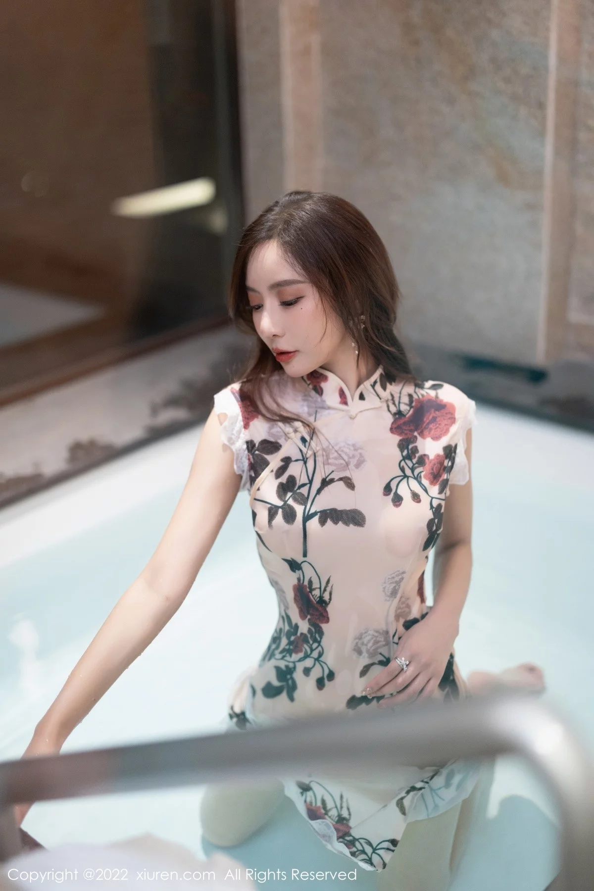 [[XiuRen秀人网]秀人网]No.4688_女神王馨瑶yanni脱花纹旗袍露性感紫色内衣超薄肉丝诱惑写真72P