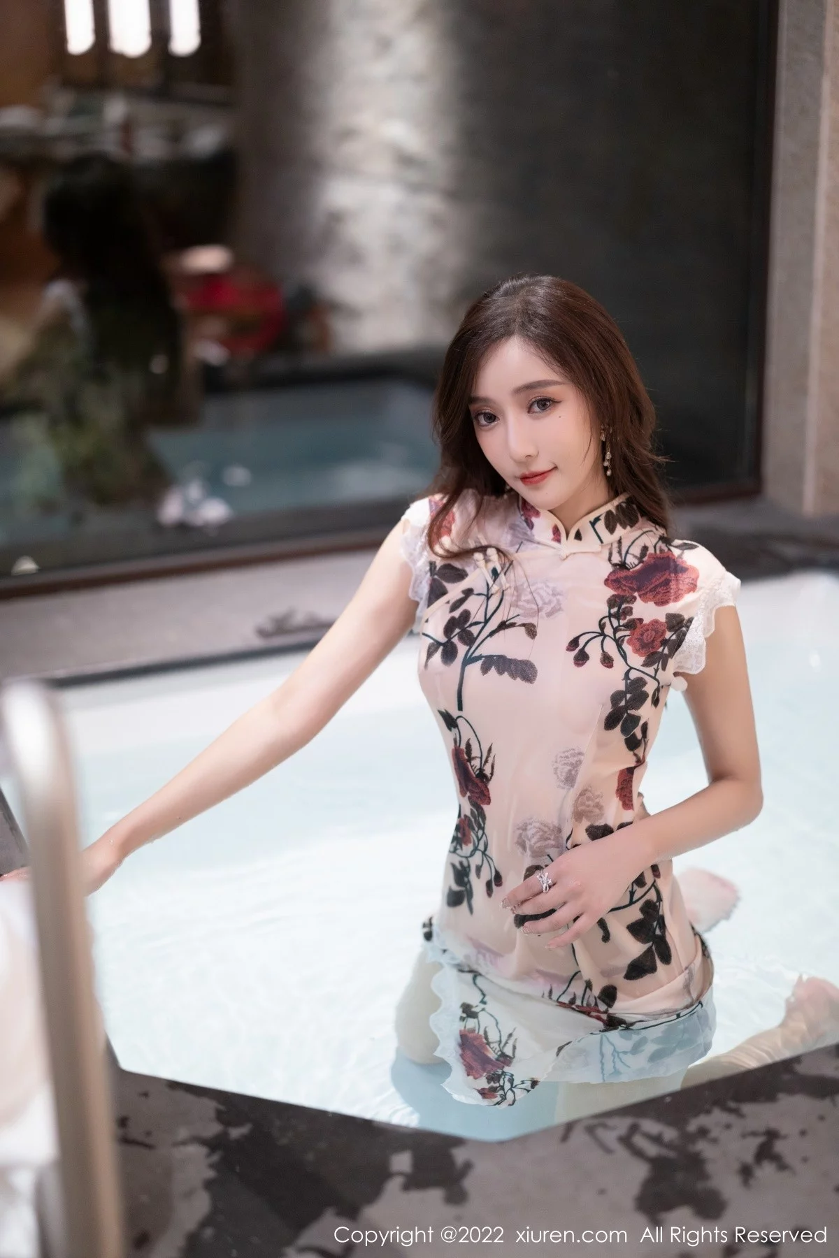 [[XiuRen秀人网]秀人网]No.4688_女神王馨瑶yanni脱花纹旗袍露性感紫色内衣超薄肉丝诱惑写真72P