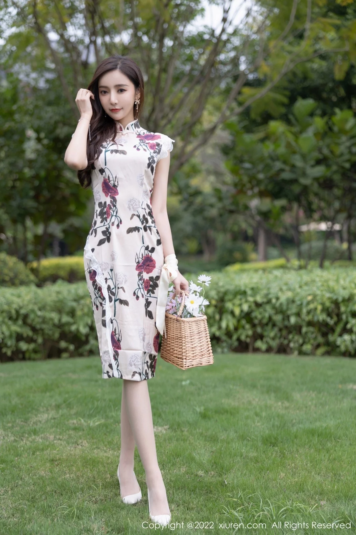 [[XiuRen秀人网]秀人网]No.4688_女神王馨瑶yanni脱花纹旗袍露性感紫色内衣超薄肉丝诱惑写真72P