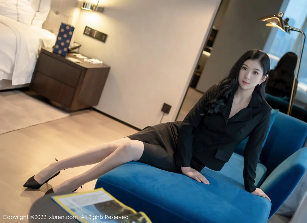 [[XiuRen秀人网]秀人网]No.4690_模特李雅柔182CM职业制服露白色内衣超薄肉丝秀美腿诱惑写真60P