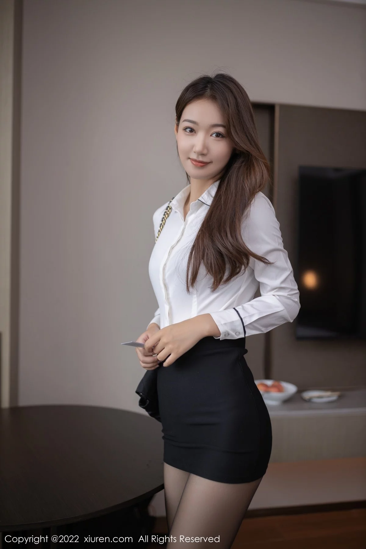 [[XiuRen秀人网]秀人网]No.4701_模特唐安琪珠三角旅拍简约白T配黑短裙超薄黑丝撩人诱惑写真77P