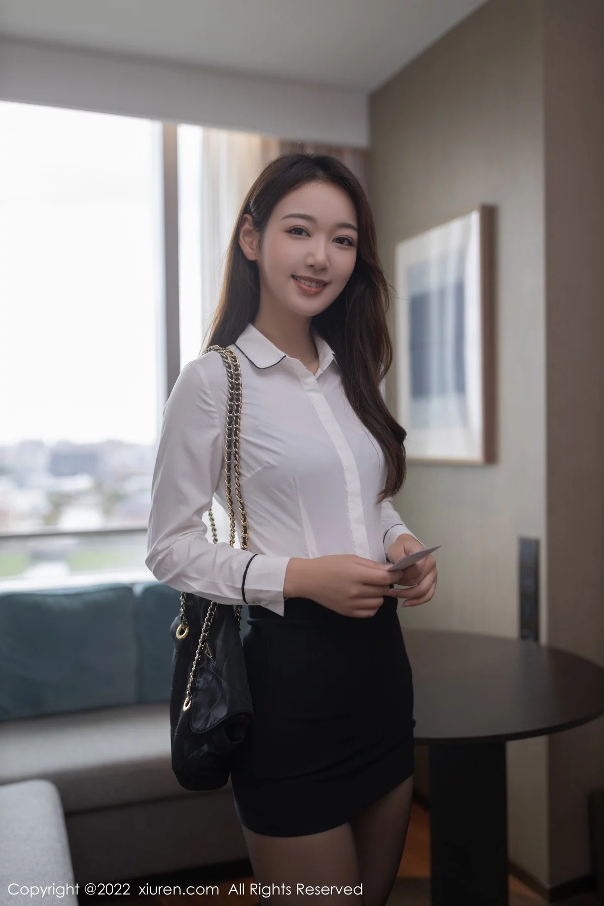 [[XiuRen秀人网]秀人网]No.4701_模特唐安琪珠三角旅拍简约白T配黑短裙超薄黑丝撩人诱惑写真77P