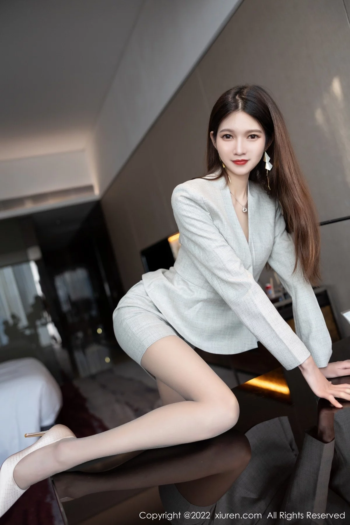 [[XiuRen秀人网]秀人网]No.4713_模特程程程私房脱制服套装露暗红色蕾丝内衣超薄肉丝诱惑写真74P