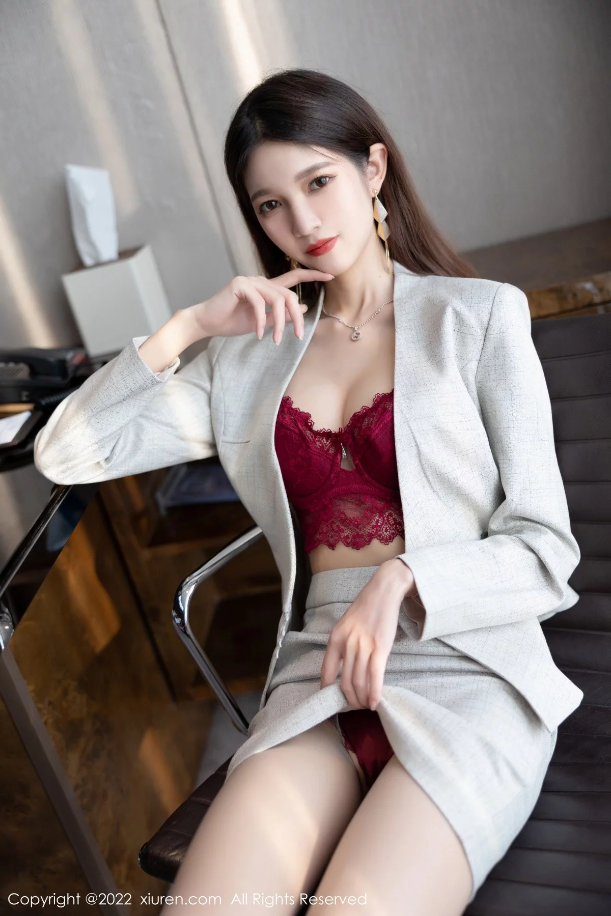 [[XiuRen秀人网]秀人网]No.4713_模特程程程私房脱制服套装露暗红色蕾丝内衣超薄肉丝诱惑写真74P