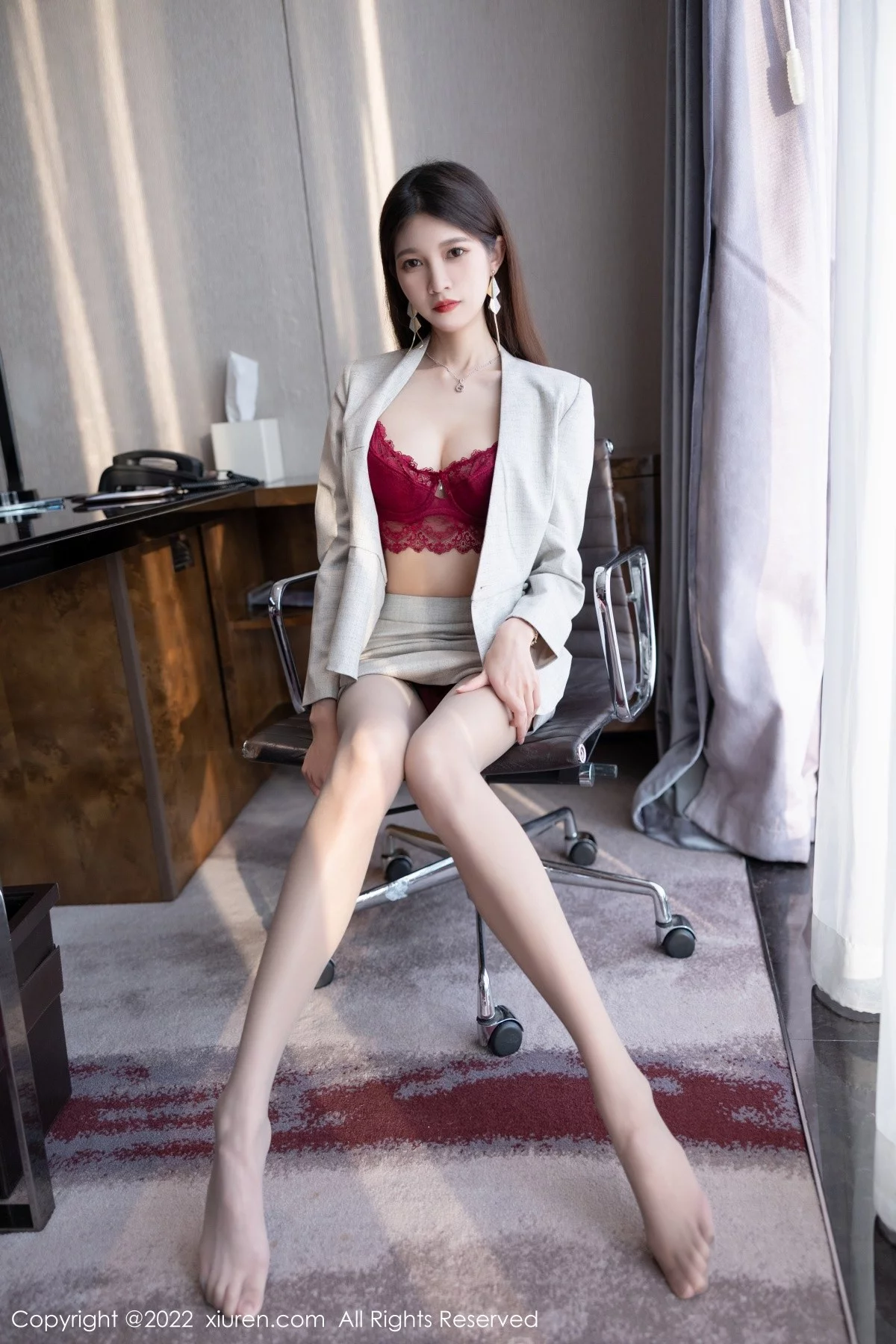 [[XiuRen秀人网]秀人网]No.4713_模特程程程私房脱制服套装露暗红色蕾丝内衣超薄肉丝诱惑写真74P