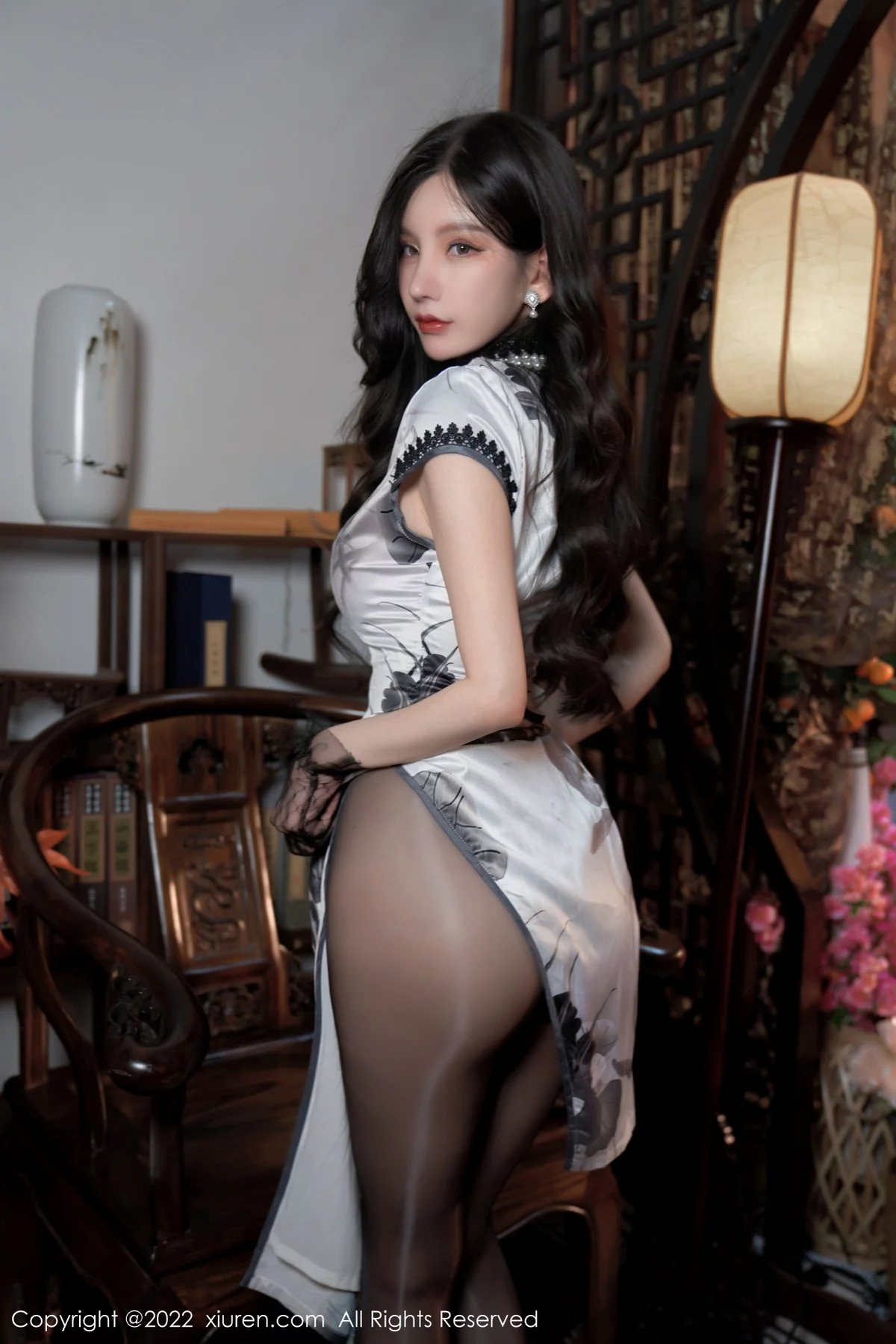 [[XiuRen秀人网]秀人网]No.4608_女神周于希Sally三亚旅拍性感长裙配闪亮黑丝裤袜极致魅惑写真76P