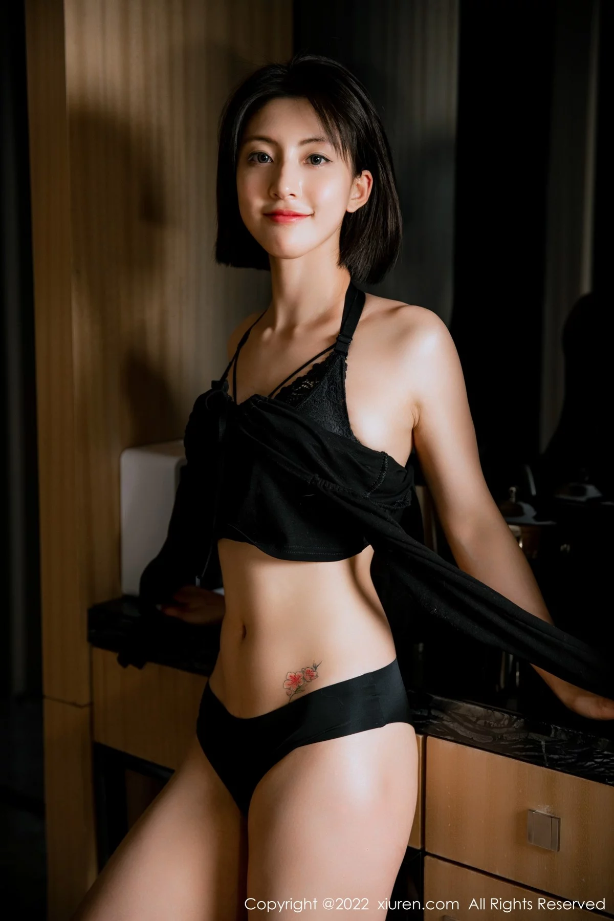 [[XiuRen秀人网]秀人网]No.4603_模特林文文yooki室内场景黑色服饰半脱露性感内衣完美诱惑写真61P