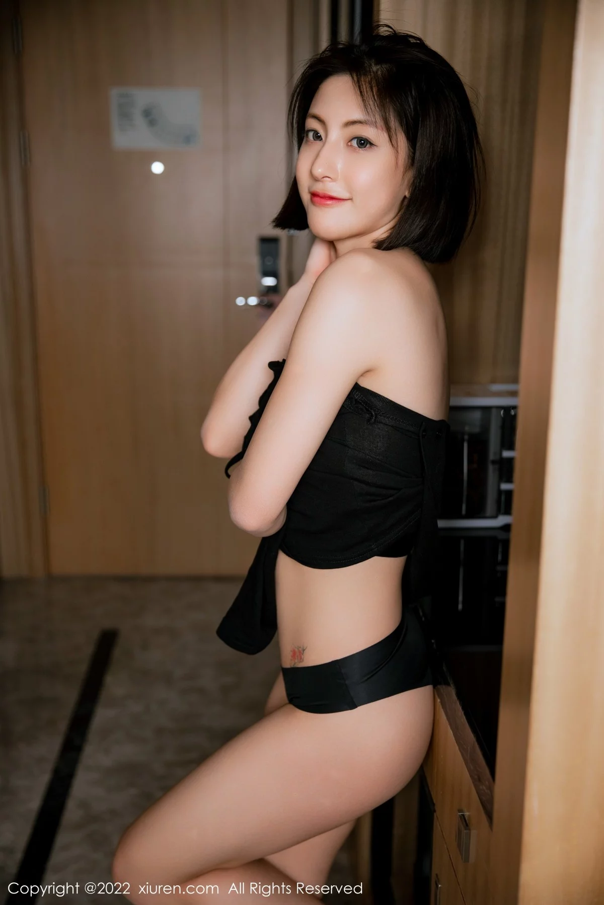 [[XiuRen秀人网]秀人网]No.4603_模特林文文yooki室内场景黑色服饰半脱露性感内衣完美诱惑写真61P