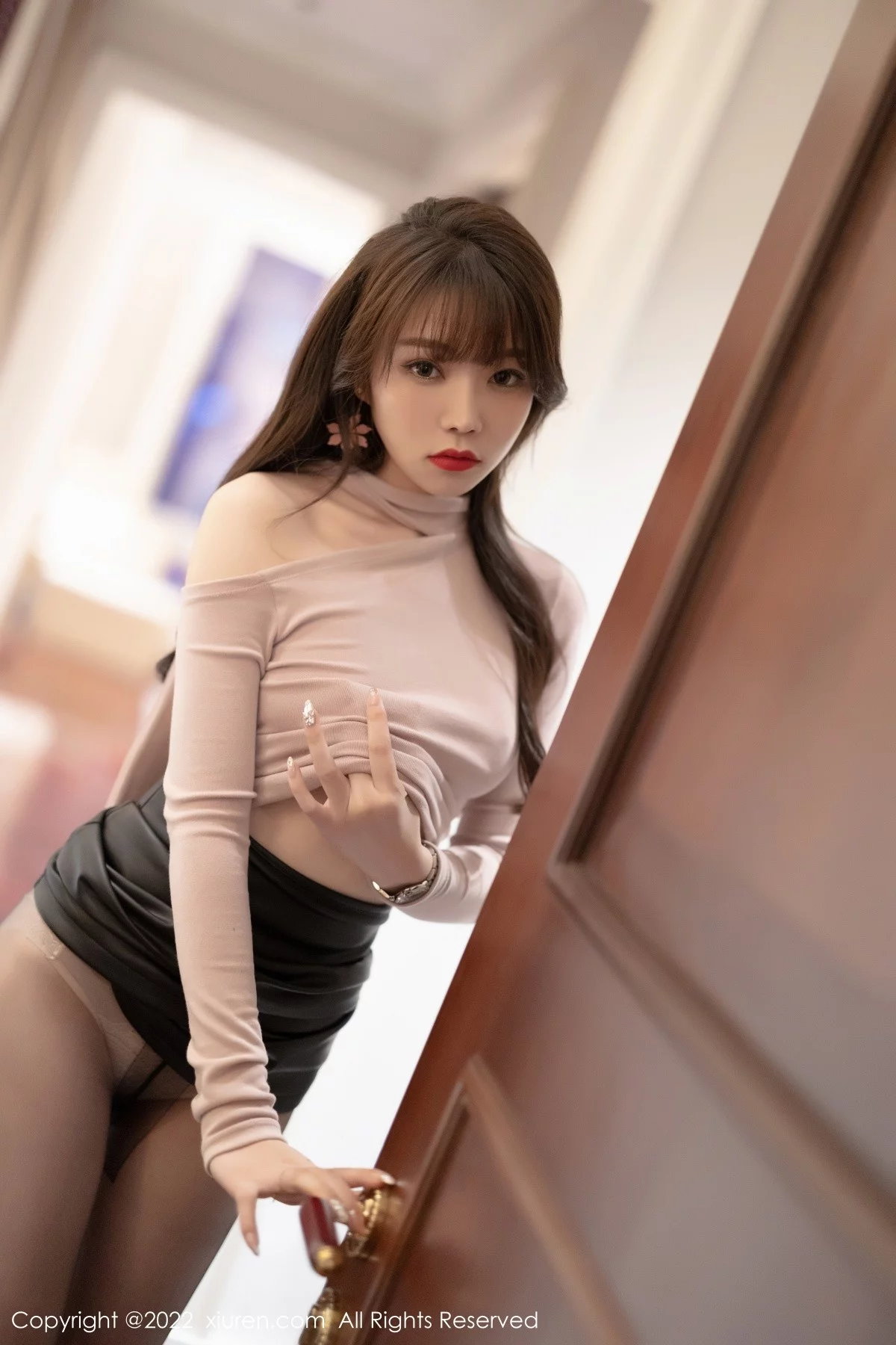 [[XiuRen秀人网]秀人网]No.4606_女神芝芝Booty粉色收身上衣配黑色短裙超薄黑丝撩人诱惑写真78P
