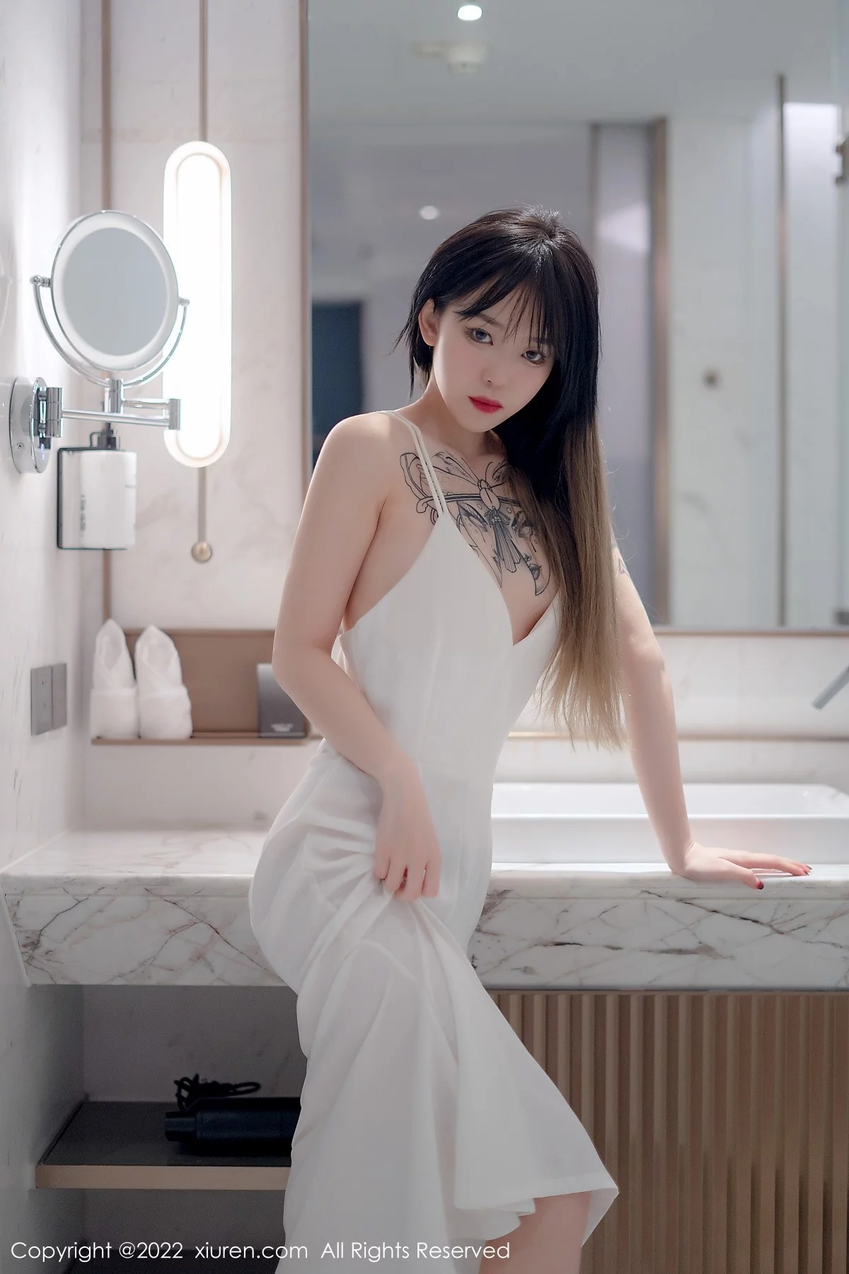 [[XiuRen秀人网]秀人网]No.4611_模特奶瓶私房浴室白色轻透薄纱吊带长裙半撩秀美腿诱惑写真55P