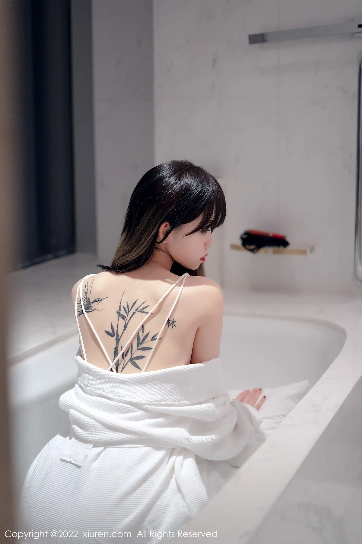 [[XiuRen秀人网]秀人网]No.4611_模特奶瓶私房浴室白色轻透薄纱吊带长裙半撩秀美腿诱惑写真55P