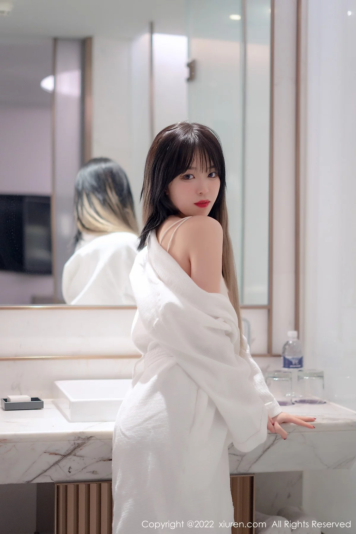 [[XiuRen秀人网]秀人网]No.4611_模特奶瓶私房浴室白色轻透薄纱吊带长裙半撩秀美腿诱惑写真55P