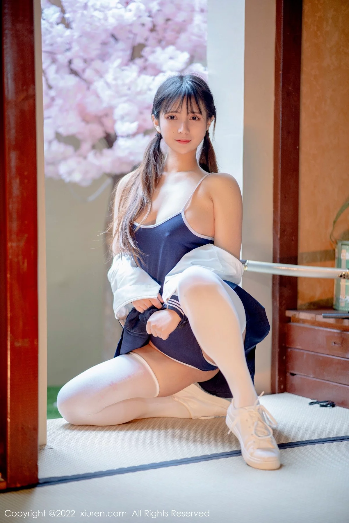[[XiuRen秀人网]秀人网]No.4624_模特久久Aimee私房真空死库水配白丝袜秀丰满身材诱惑写真85P