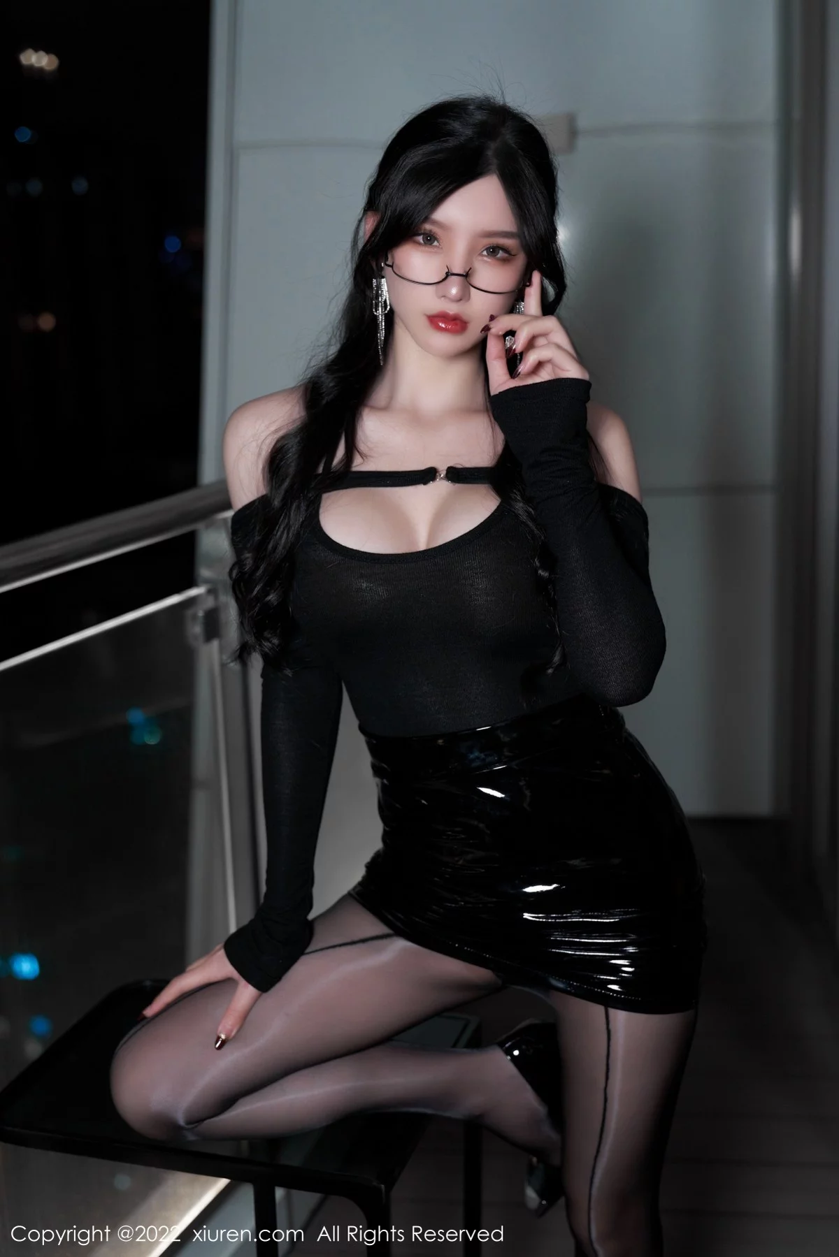 [[XiuRen秀人网]秀人网]No.4843_女神周于希Sally性感黑色服饰配闪亮黑丝半脱秀完美身材诱惑写真73P