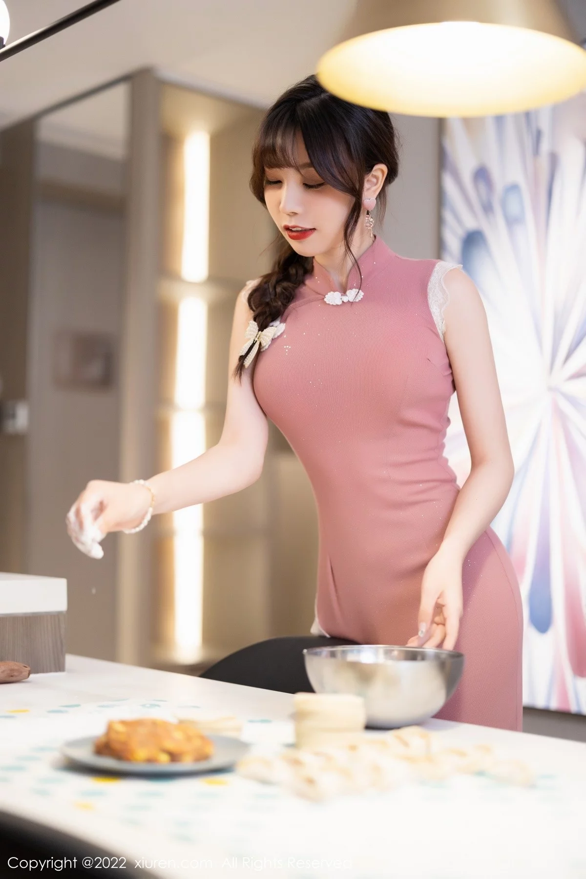 [[XiuRen秀人网]秀人网]No.4848_女神芝芝Booty厨娘角色主题粉红色旗袍配黑丝裤袜极致魅惑写真78P