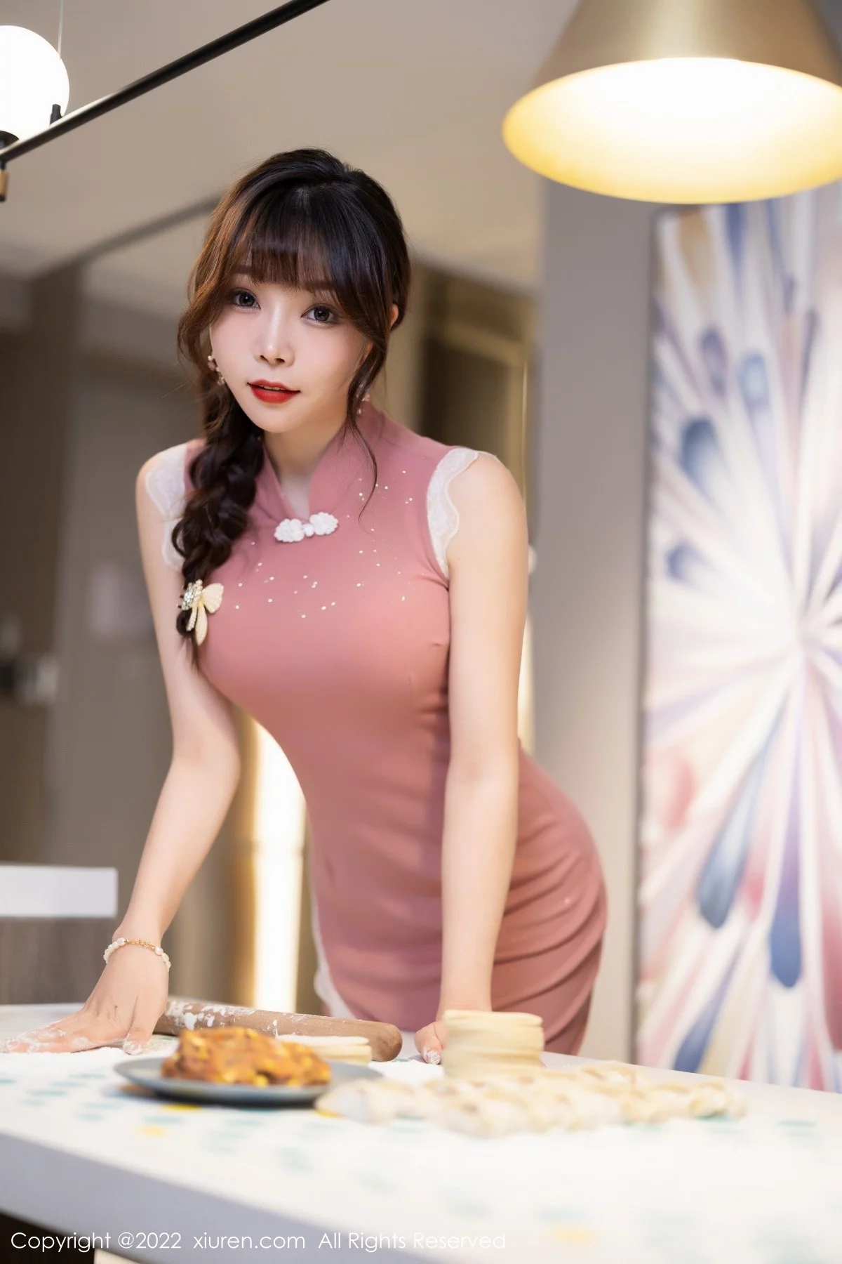 [[XiuRen秀人网]秀人网]No.4848_女神芝芝Booty厨娘角色主题粉红色旗袍配黑丝裤袜极致魅惑写真78P