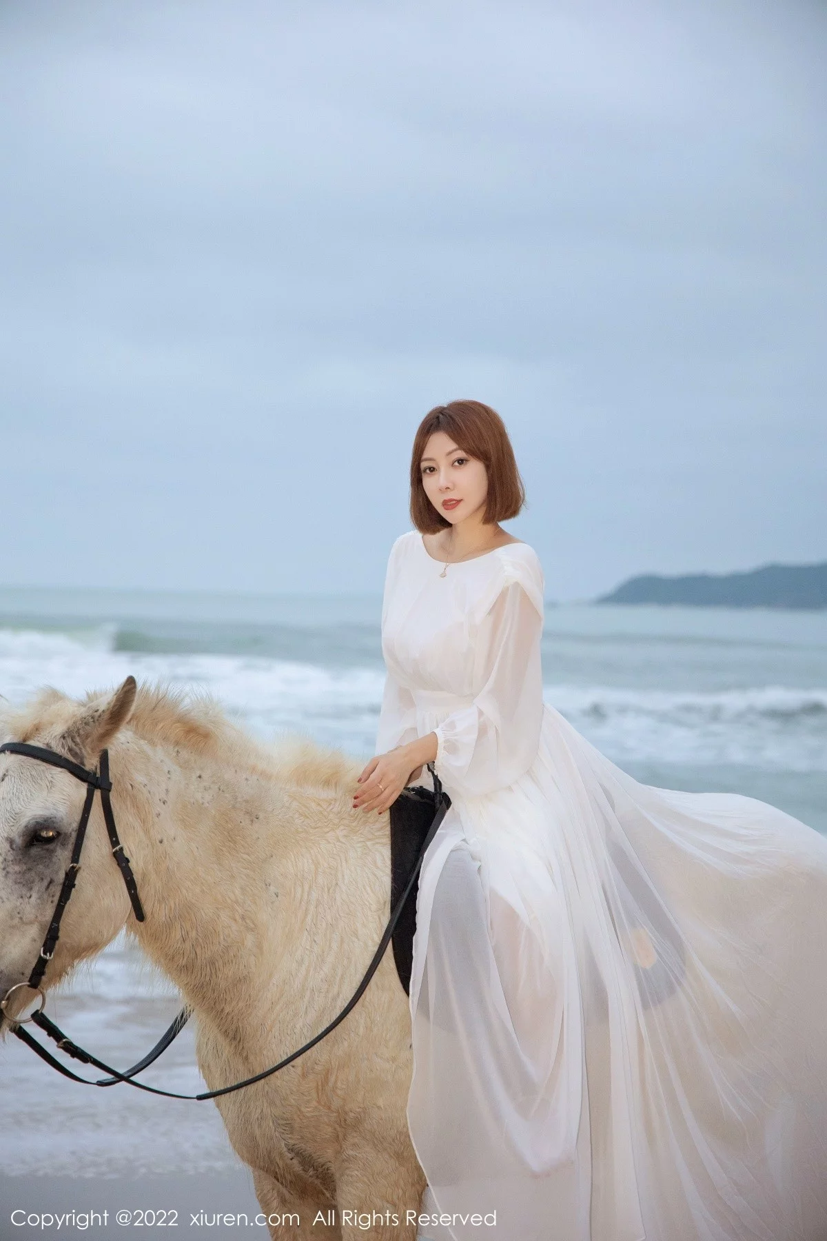 [[XiuRen秀人网]秀人网]No.4853_御姐果儿Victoria三亚旅拍沙滩场景白色内衣秀凹凸身材诱惑写真40P