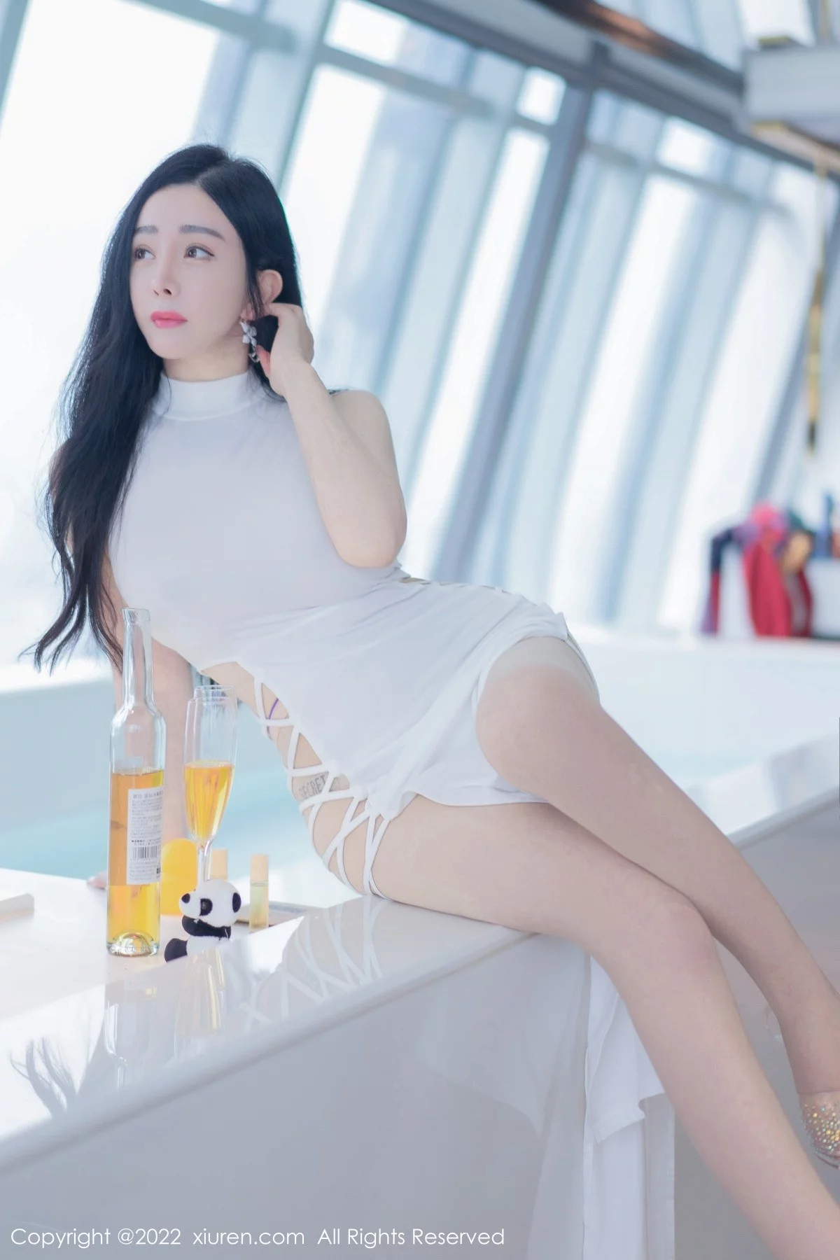 [[XiuRen秀人网]秀人网]No.4855_模特允爾性感白色收身连衣裙配原色丝袜秀丰满身材撩人诱惑写真54P