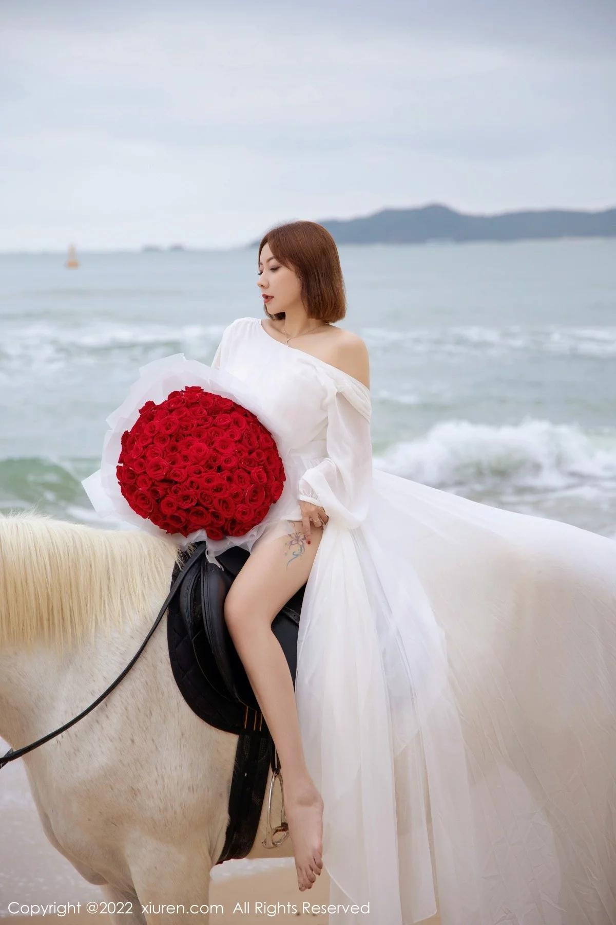 [[XiuRen秀人网]秀人网]No.4853_御姐果儿Victoria三亚旅拍沙滩场景白色内衣秀凹凸身材诱惑写真40P