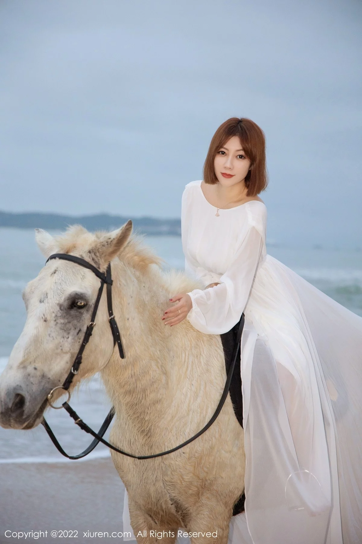 [[XiuRen秀人网]秀人网]No.4853_御姐果儿Victoria三亚旅拍沙滩场景白色内衣秀凹凸身材诱惑写真40P
