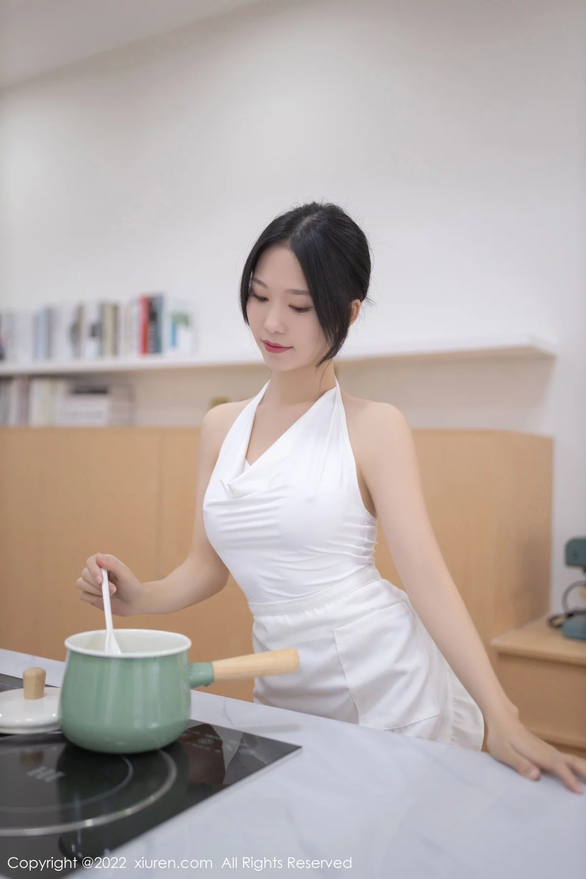 [[XiuRen秀人网]秀人网]No.4861_模特利世厨娘主题拍摄性感白色服饰配无内肉丝极致诱惑写真73P