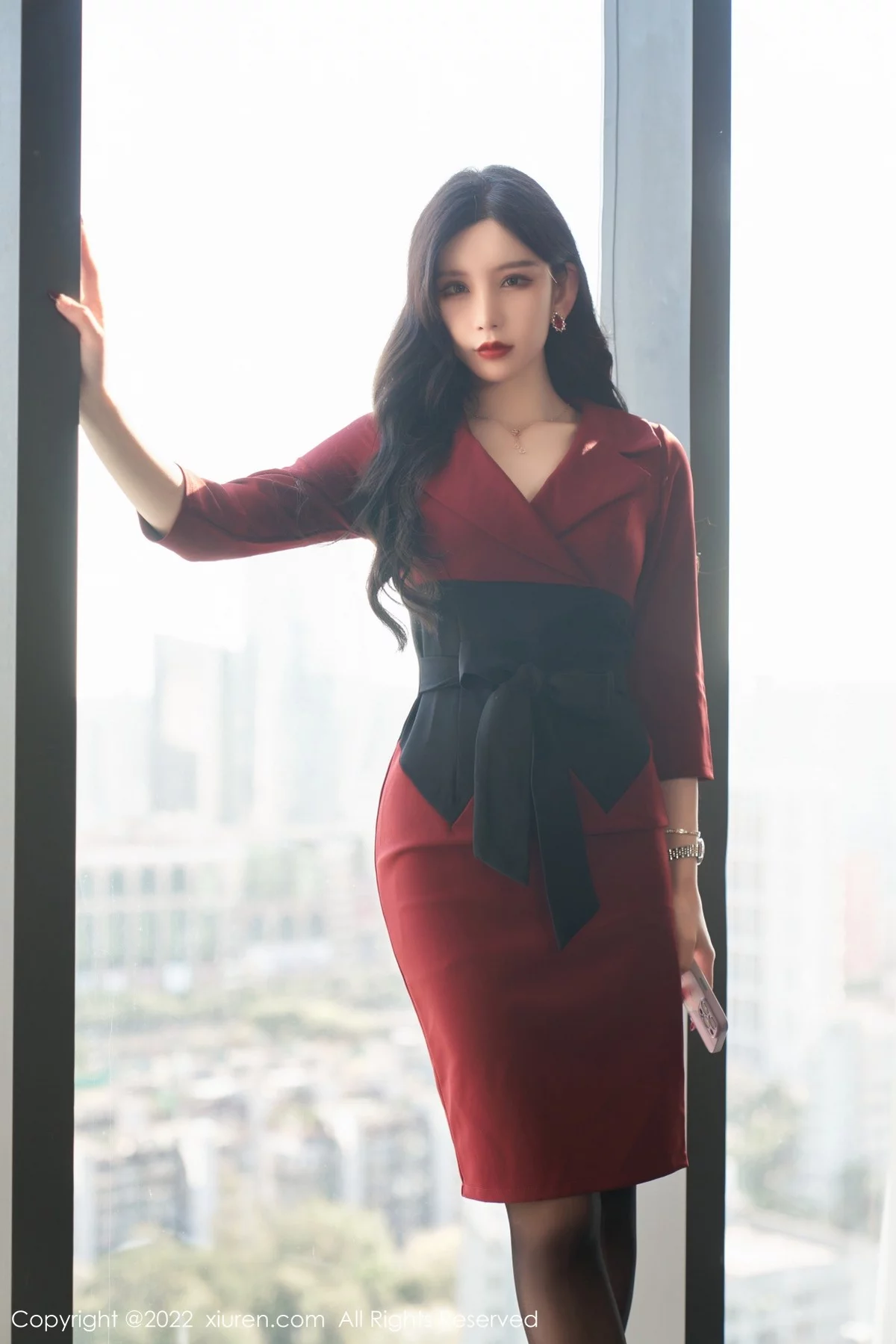 [[XiuRen秀人网]秀人网]No.4877_女神周于希Sally脱红色外衣露性感黑色内衣超薄黑丝迷人诱惑写真76P