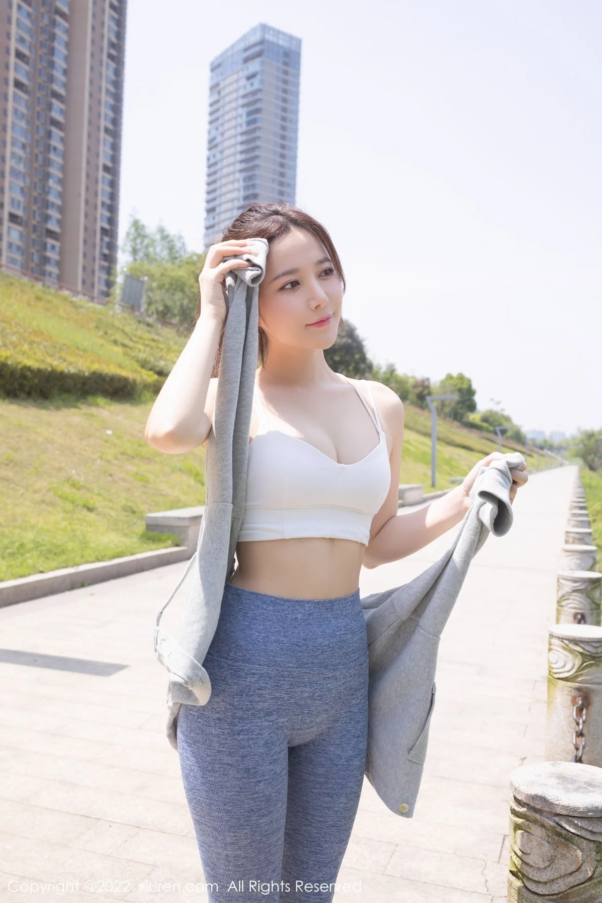 [[XiuRen秀人网]秀人网]No.4875_模特鱼子酱Fish三亚旅拍户外运动服+浴室浴巾裹身撩人诱惑写真75P