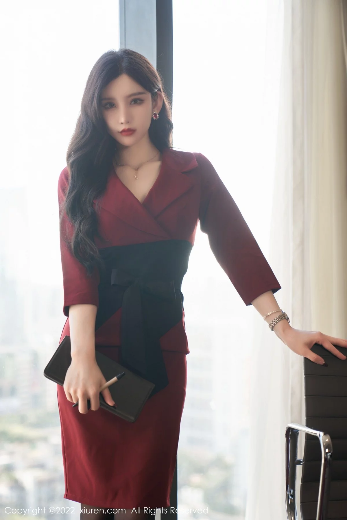 [[XiuRen秀人网]秀人网]No.4877_女神周于希Sally脱红色外衣露性感黑色内衣超薄黑丝迷人诱惑写真76P