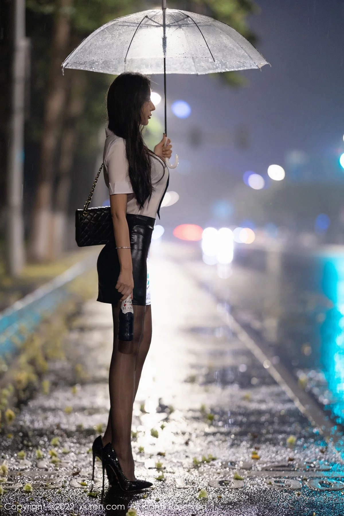[[XiuRen秀人网]秀人网]No.4879_女神王馨瑶yanni性感白T配黑皮短裙露蕾丝内衣开档黑丝诱惑写真77P