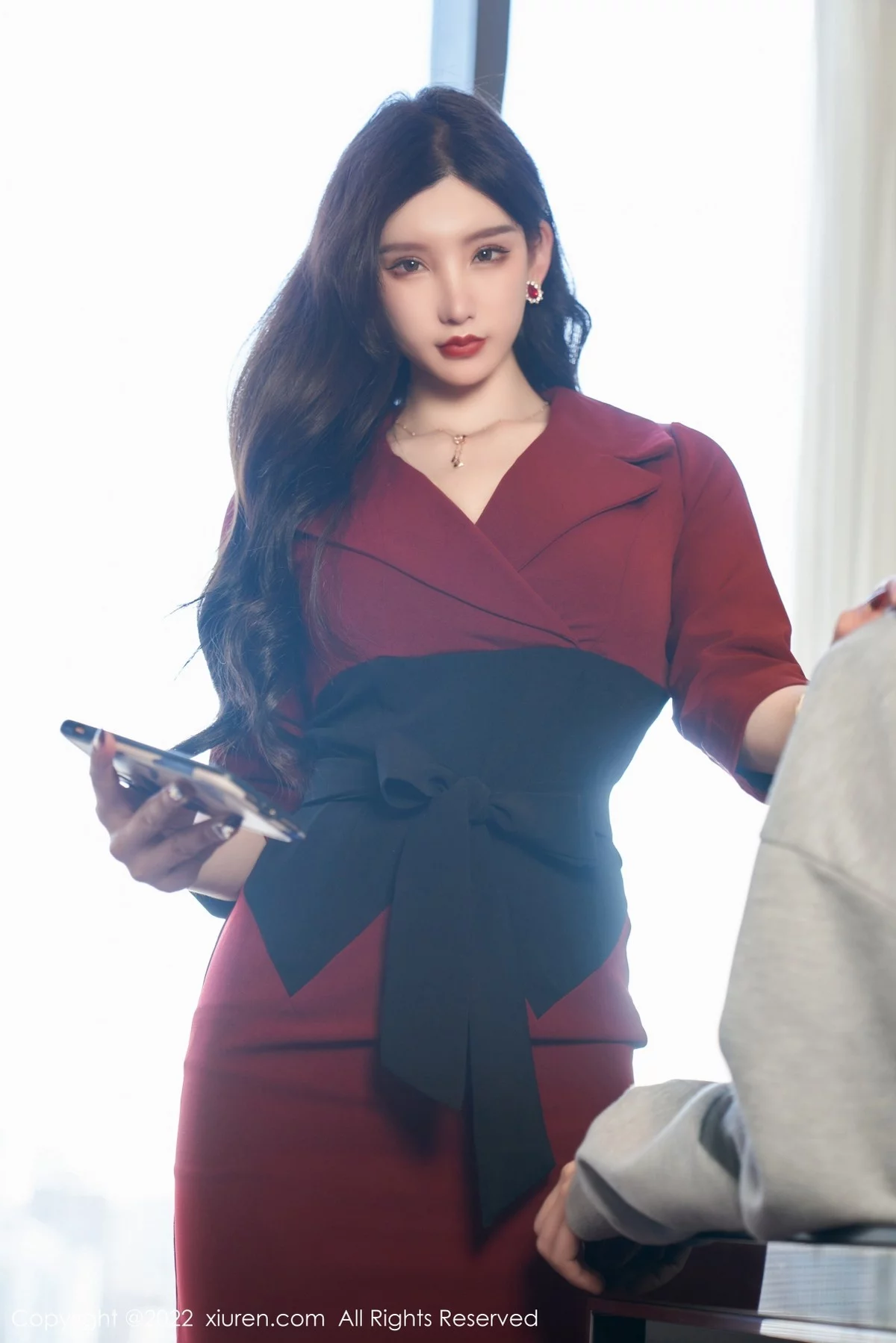 [[XiuRen秀人网]秀人网]No.4877_女神周于希Sally脱红色外衣露性感黑色内衣超薄黑丝迷人诱惑写真76P