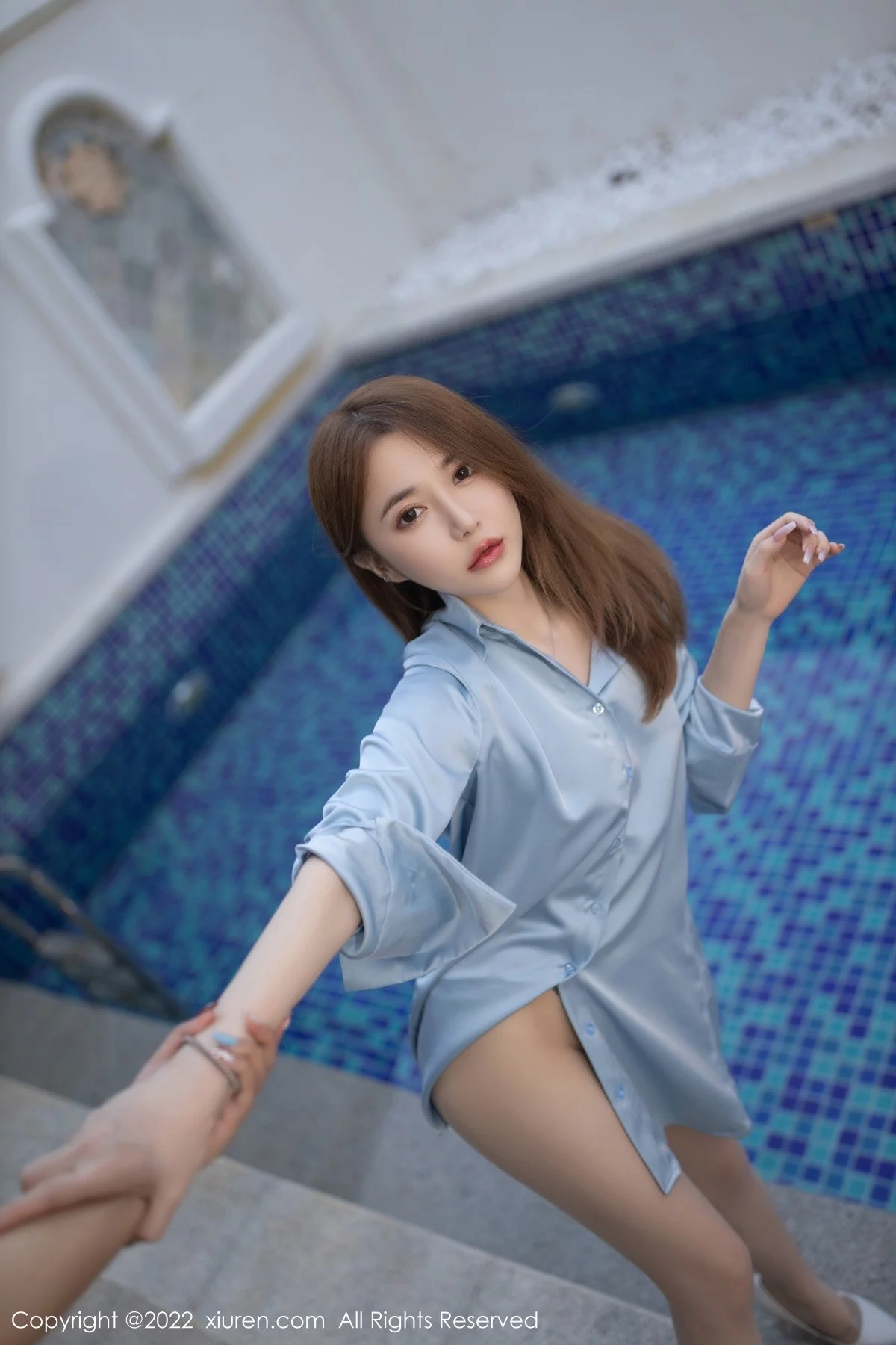 [[XiuRen秀人网]秀人网]No.4911_模特鱼子酱Fish三亚旅拍天蓝色衬衫配无内肉丝极致诱惑写真80P