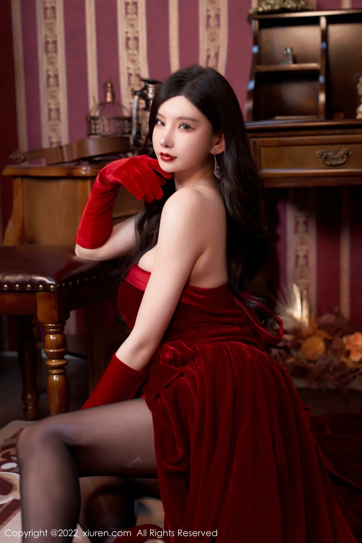 [[XiuRen秀人网]秀人网]No.4909_模特周于希Sally三亚旅拍暗红色露肩裙配超薄黑丝妩媚诱惑写真78P