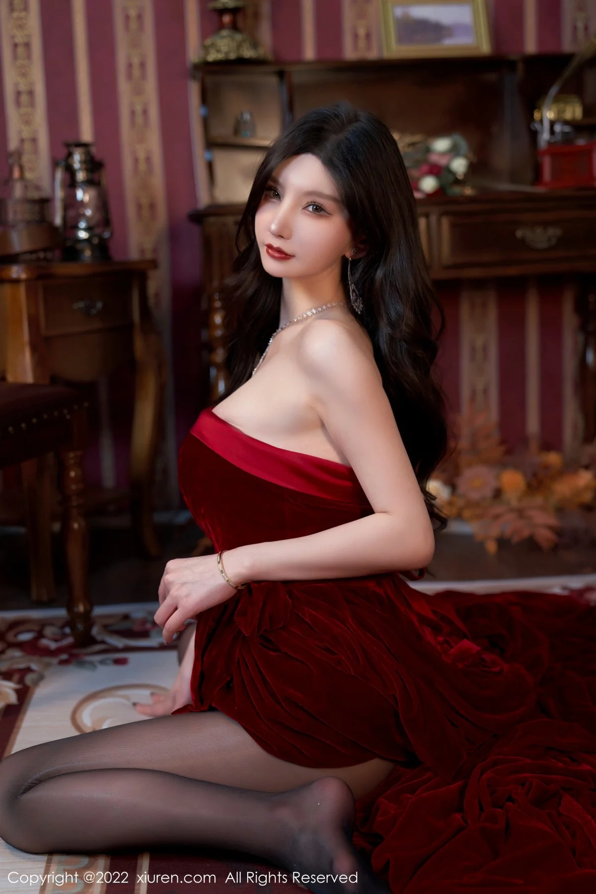 [[XiuRen秀人网]秀人网]No.4909_模特周于希Sally三亚旅拍暗红色露肩裙配超薄黑丝妩媚诱惑写真78P