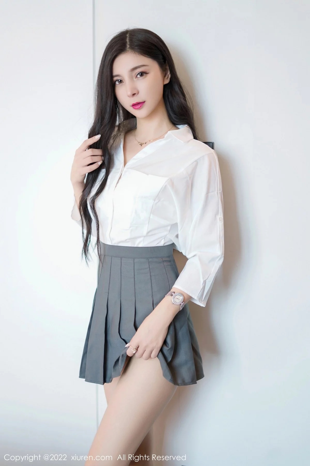 [[XiuRen秀人网]秀人网]No.4918_模特小蛮妖Yummy性感白T配灰色短裙露白色蕾丝内衣诱惑写真52P
