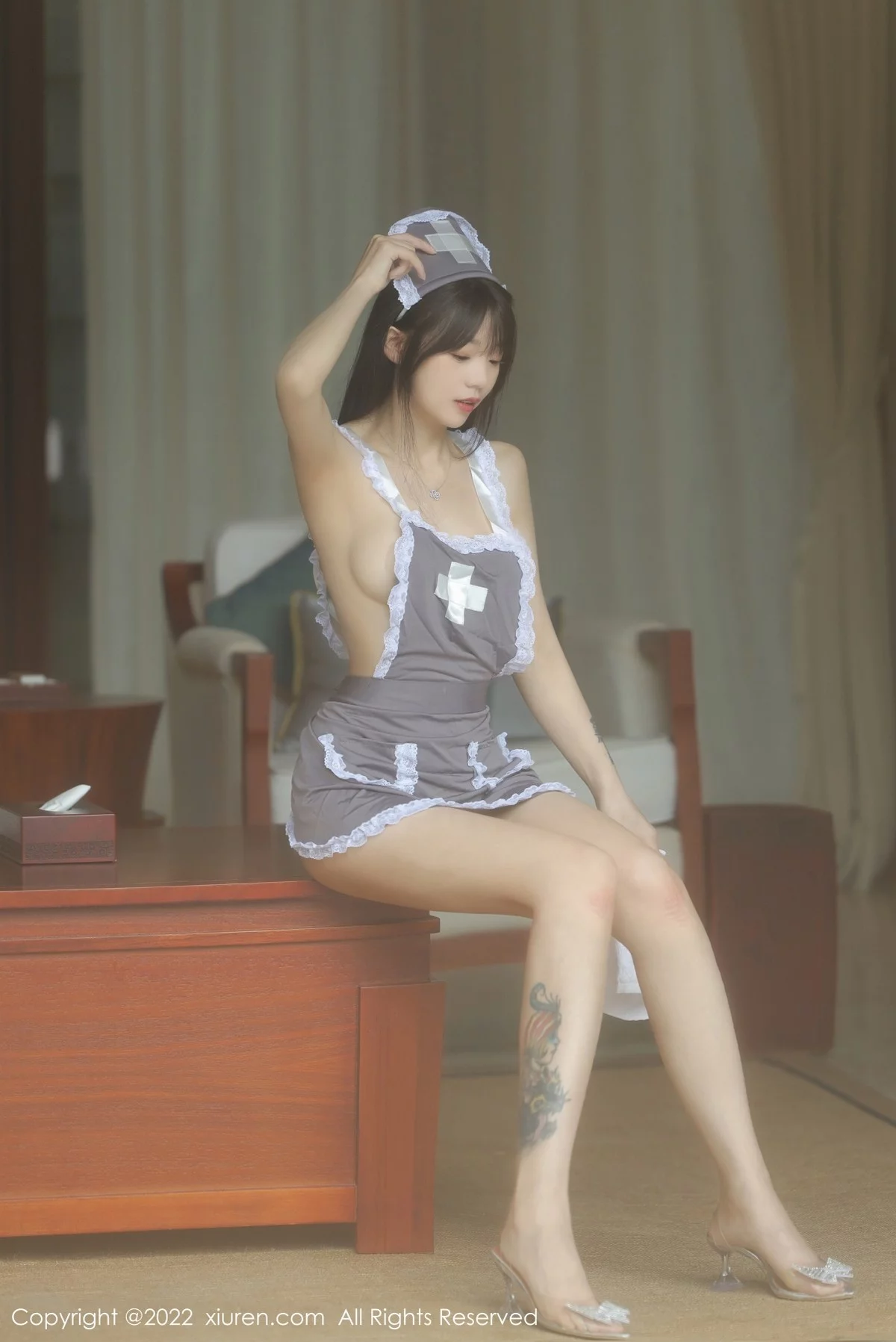 [[XiuRen秀人网]秀人网]No.4924_模特佘贝拉bella海南岛旅拍私房脱灰色女仆装秀完美身材诱惑写真76P