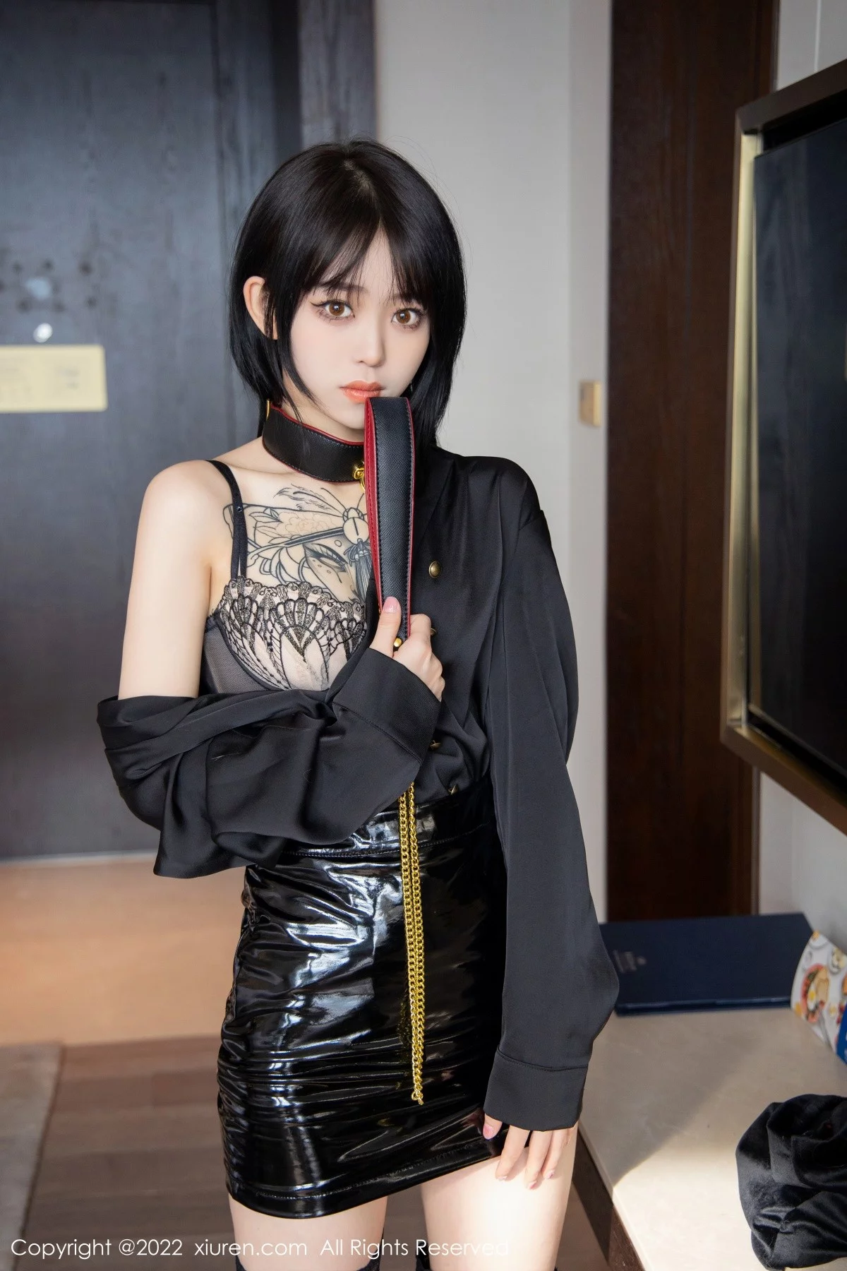 [[XiuRen秀人网]秀人网]No.4927_模特奶瓶私房脱黑色皮裙露性感蕾丝内衣配蕾丝袜撩人诱惑写真81P