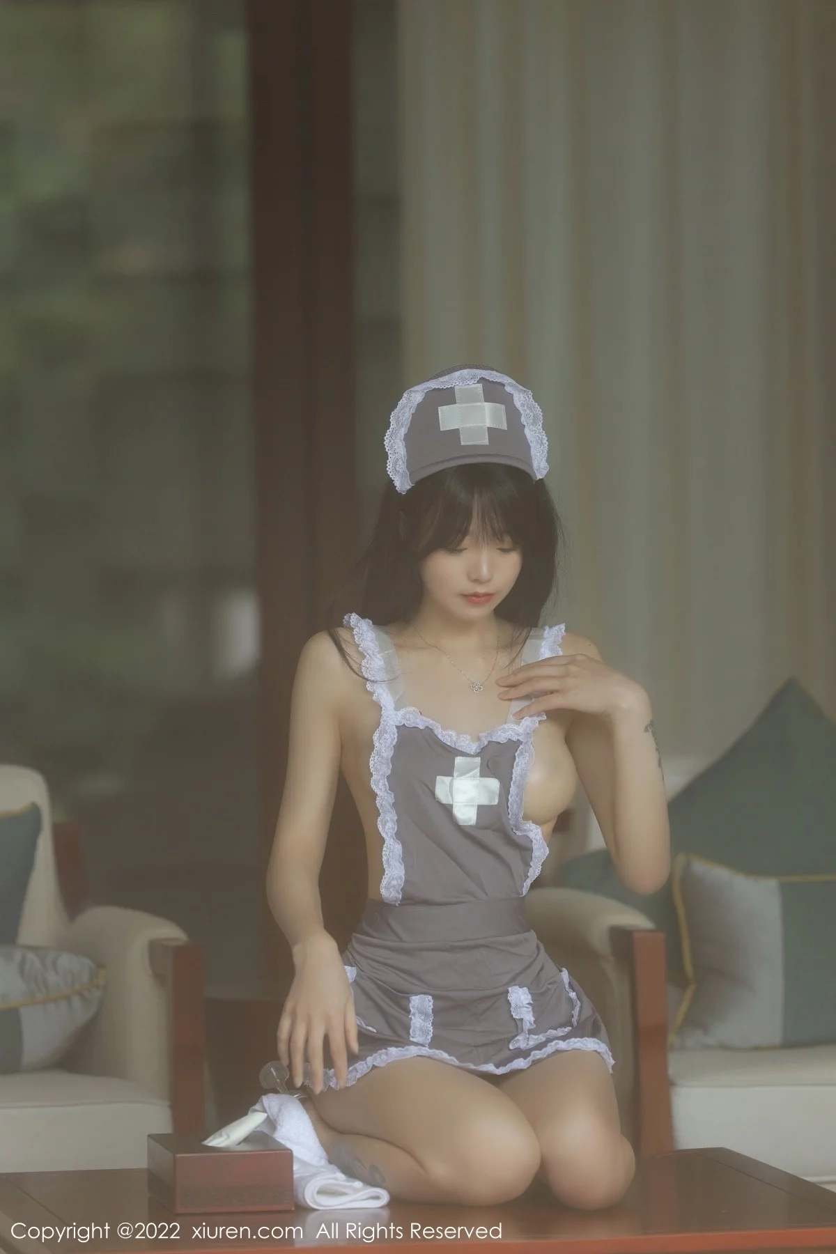 [[XiuRen秀人网]秀人网]No.4924_模特佘贝拉bella海南岛旅拍私房脱灰色女仆装秀完美身材诱惑写真76P
