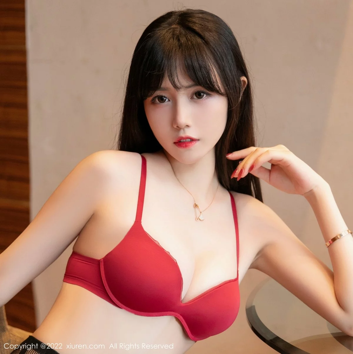 [[XiuRen秀人网]秀人网]No.4929_模特柚子私房性感红色内衣配吊带黑丝秀完美身材撩人诱惑写真41P