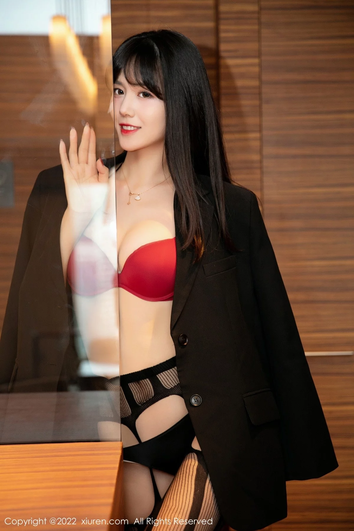 [[XiuRen秀人网]秀人网]No.4929_模特柚子私房性感红色内衣配吊带黑丝秀完美身材撩人诱惑写真41P
