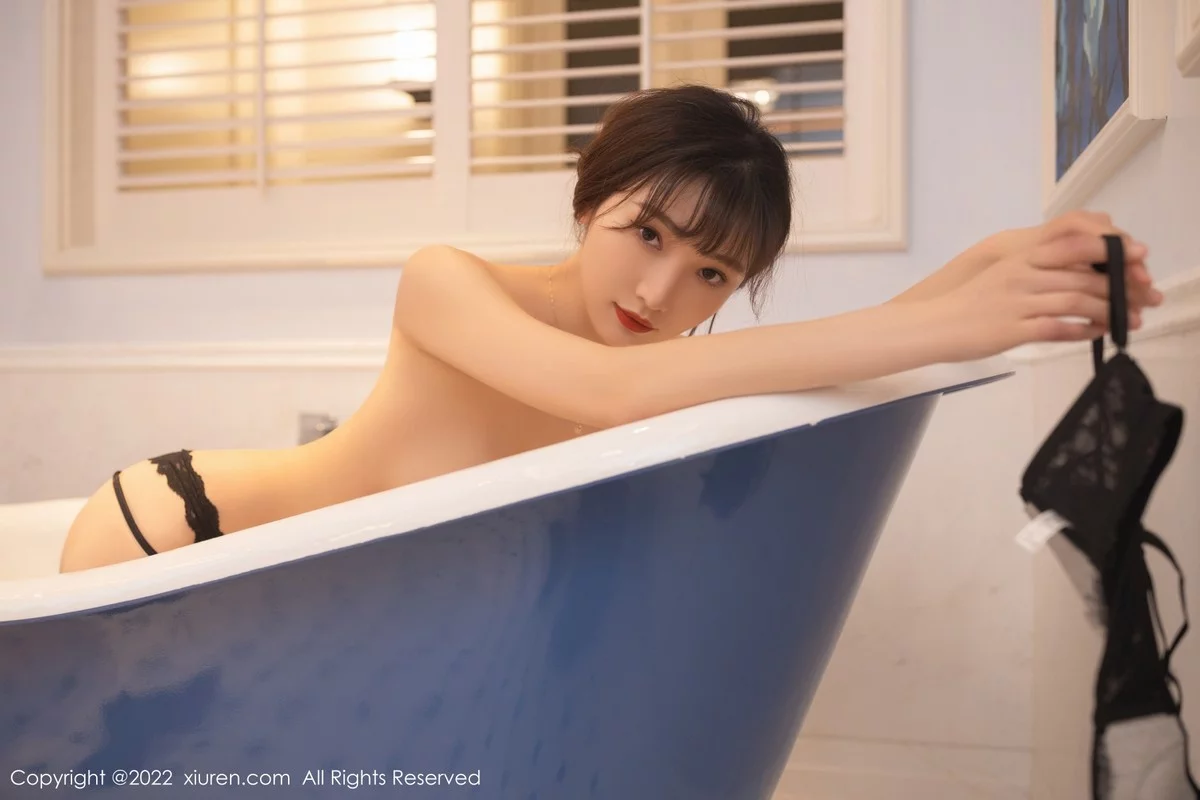 [[XiuRen秀人网]秀人网]No.4935_模特陆萱萱珠三角旅拍咖啡色上衣配黑短裙露蕾丝内衣诱惑写真81P