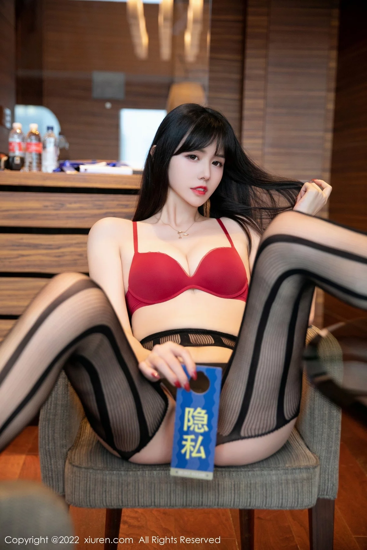 [[XiuRen秀人网]秀人网]No.4929_模特柚子私房性感红色内衣配吊带黑丝秀完美身材撩人诱惑写真41P