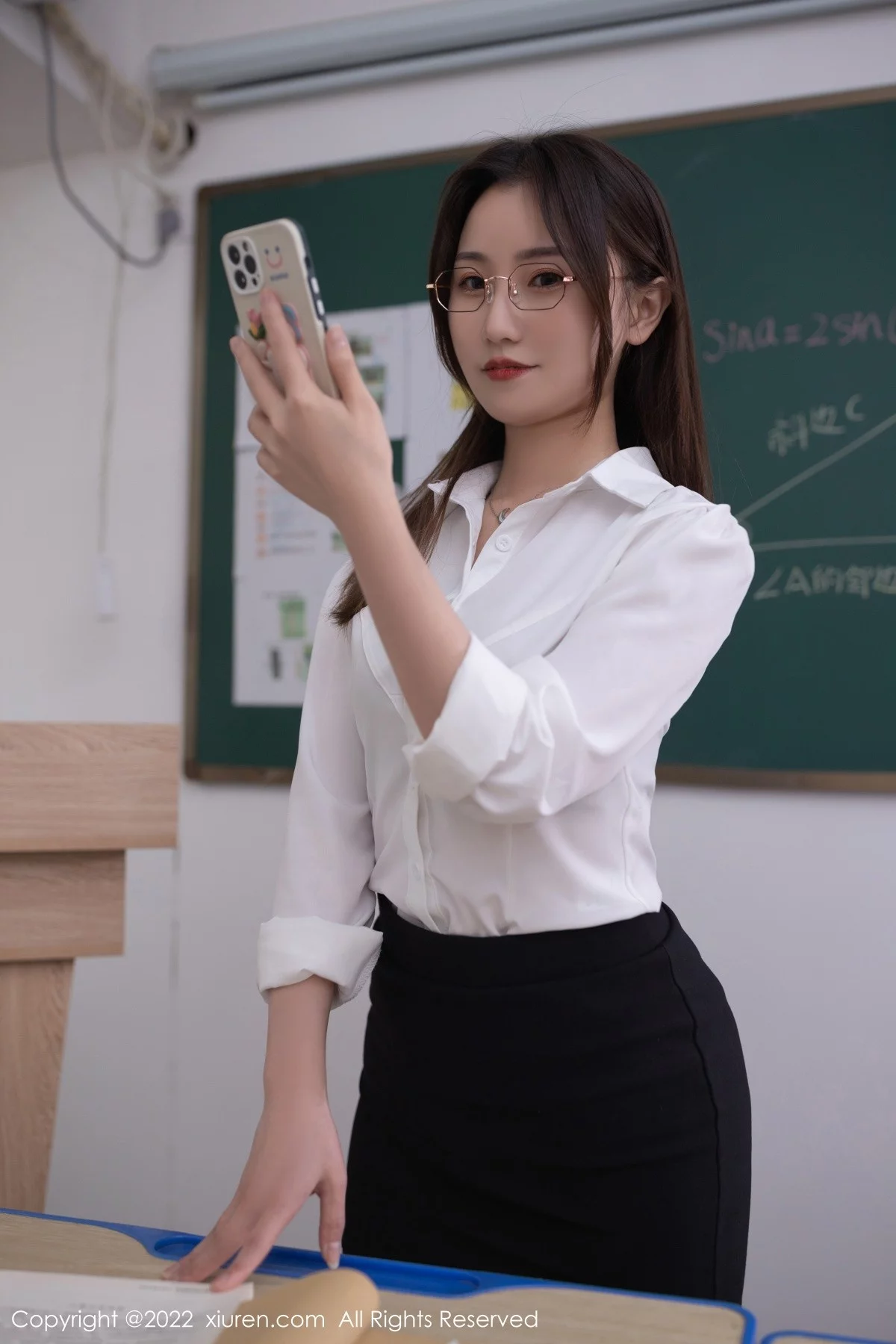 [[XiuRen秀人网]秀人网]No.4941_模特鱼子酱Fish三亚旅拍教室性感姐妹花互动剧情撩人诱惑写真75P