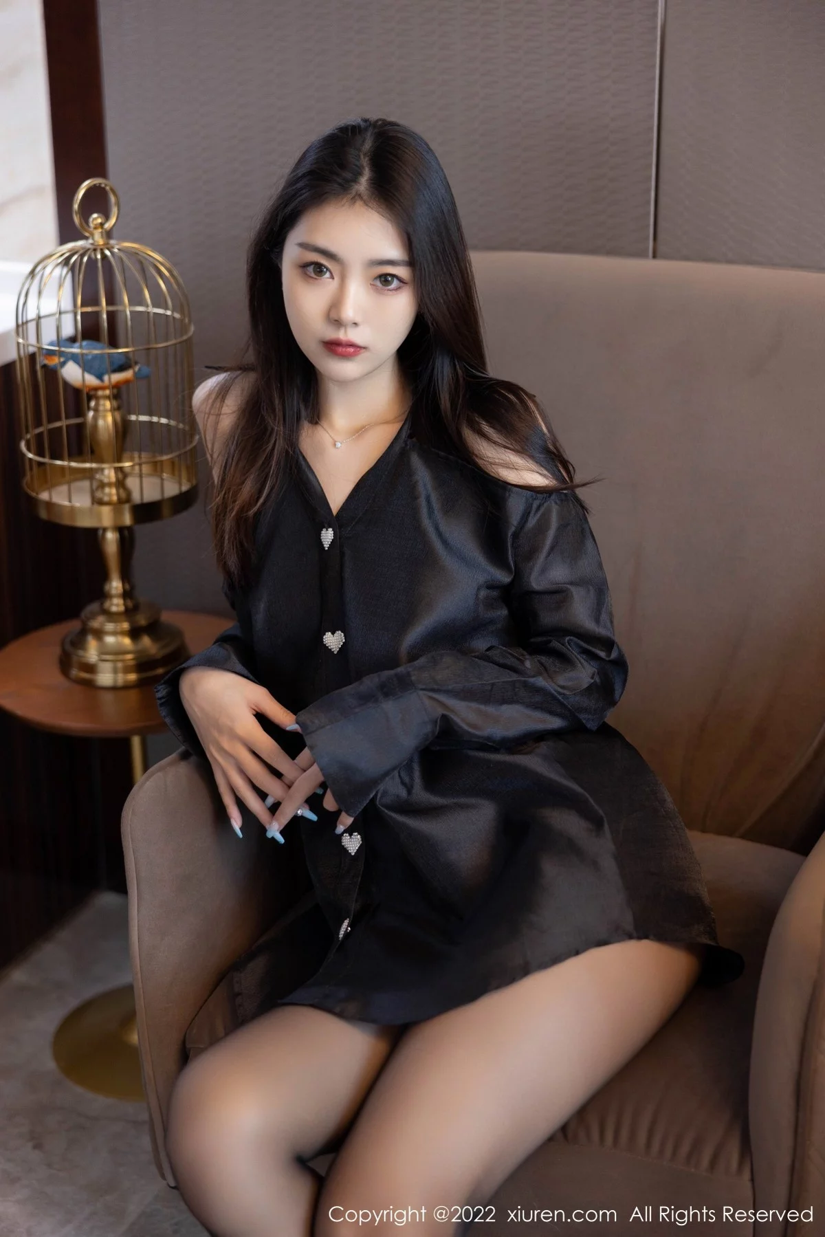 [[XiuRen秀人网]秀人网]No.4940_模特可乐Vicky私房粉红色吊带裙+黑色服饰配超薄黑丝诱惑写真51P
