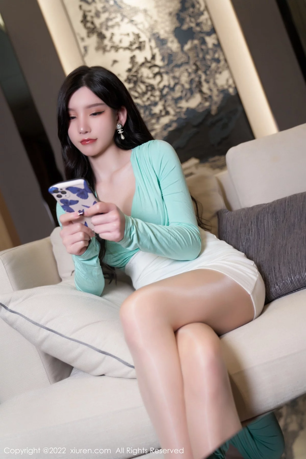 [[XiuRen秀人网]秀人网]No.4951_女神周于希Sally私房白色短裙下闪亮无内肉丝秀翘臀美腿诱惑写真84P